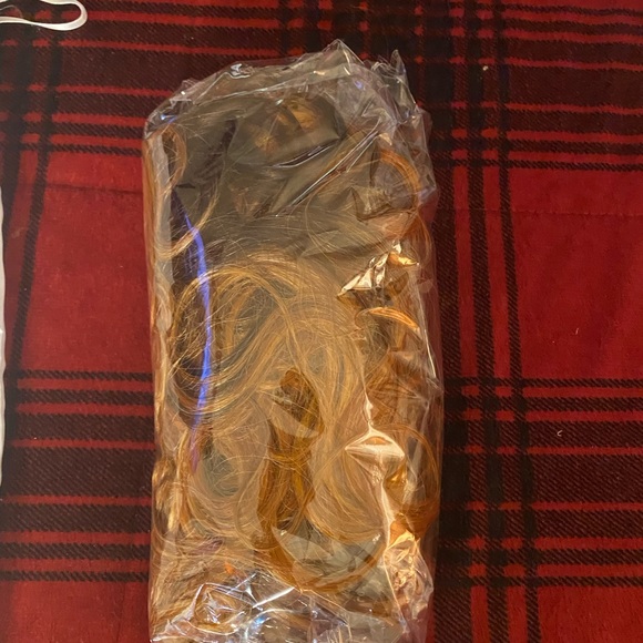 Beautiful unused 3 Ombré color  wig - Picture 2 of 8